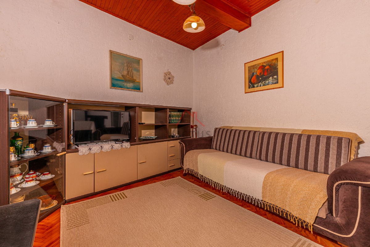 NOVI VINODOLSKI - Piccola casa non lontano dal centro