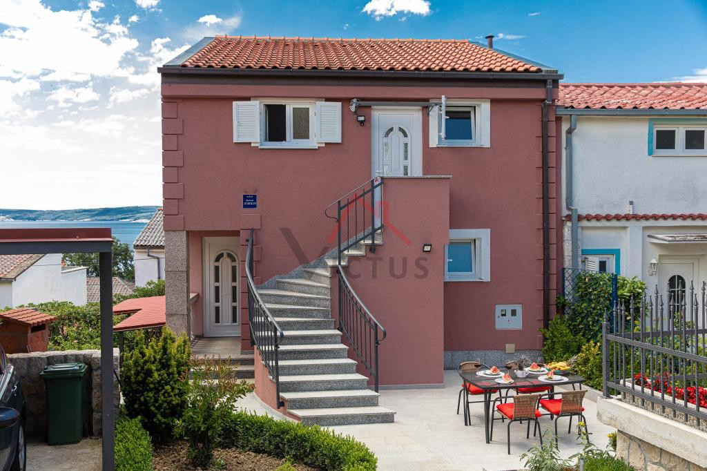 CRIKVENICA - Casa con 3 appartamenti, a 150 m dal mare