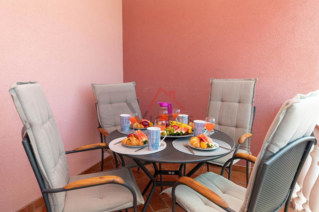 CRIKVENICA - Casa con 3 appartamenti, a 150 m dal mare