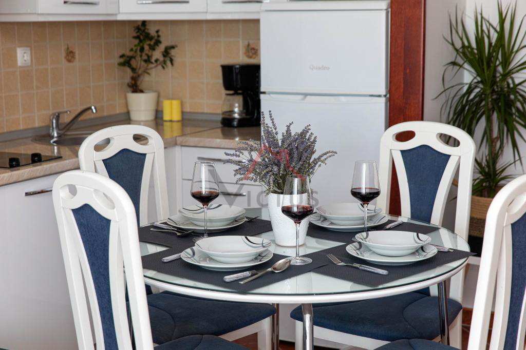 CRIKVENICA - Casa con 3 appartamenti, a 150 m dal mare