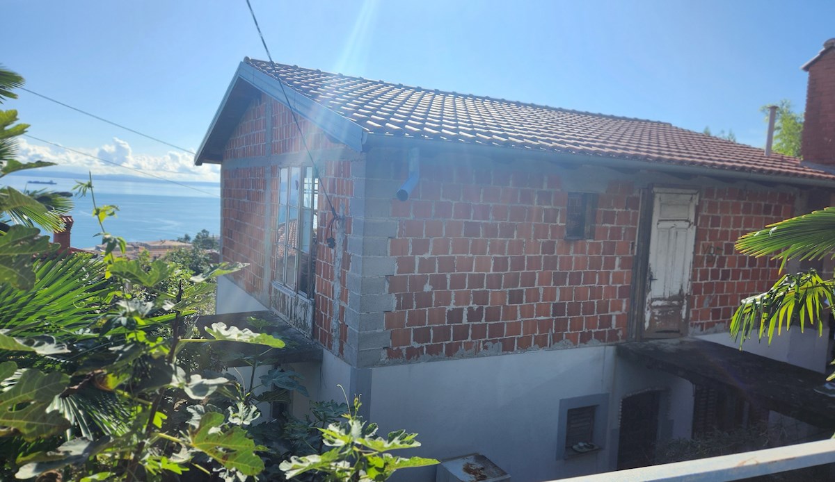 ABBAZIA-CASA INDIPENDENTE CON VISTA MARE