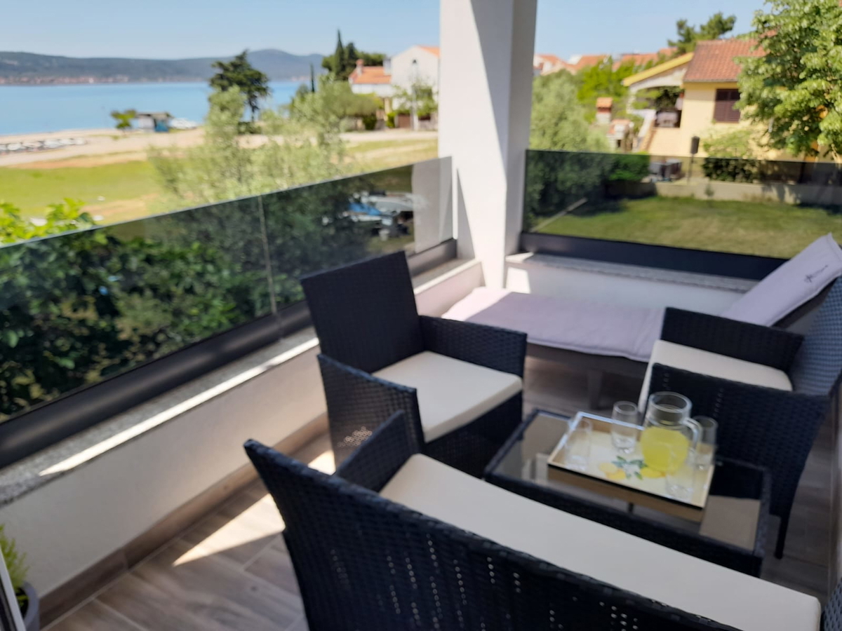 Sveti Petar na Moru, casa ristrutturata, 3 appartamenti (195 m2), 50 metri dal mare, vista!