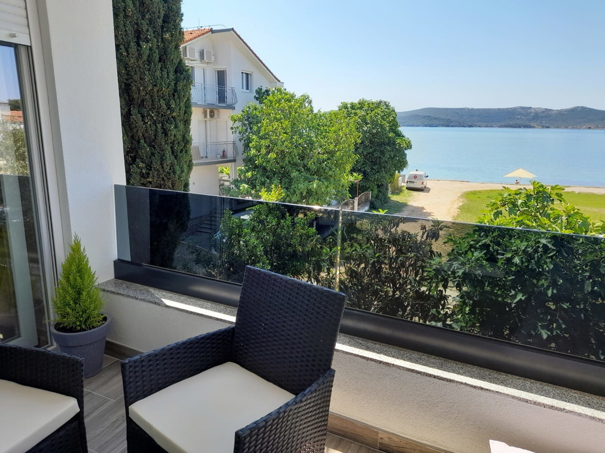 Sveti Petar na Moru, casa ristrutturata, 3 appartamenti (195 m2), 50 metri dal mare, vista!