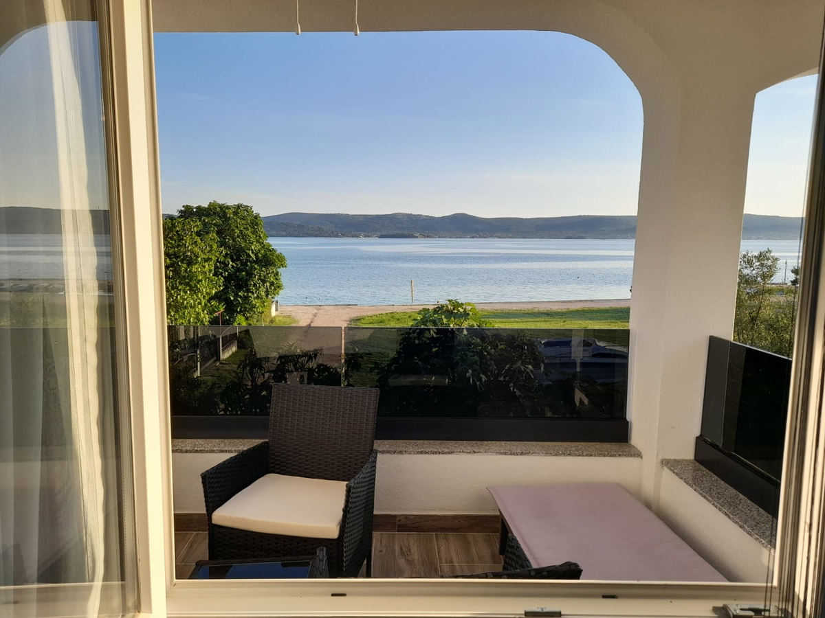 Sveti Petar na Moru, casa ristrutturata, 3 appartamenti (195 m2), 50 metri dal mare, vista!