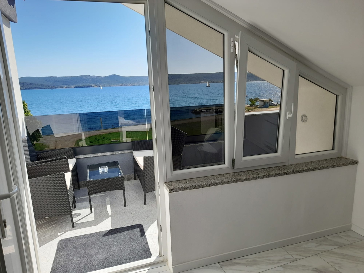 Sveti Petar na Moru, casa ristrutturata, 3 appartamenti (195 m2), 50 metri dal mare, vista!
