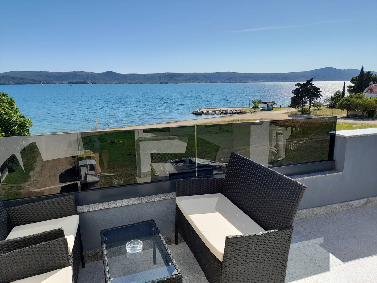 Sveti Petar na Moru, casa ristrutturata, 3 appartamenti (195 m2), 50 metri dal mare, vista!