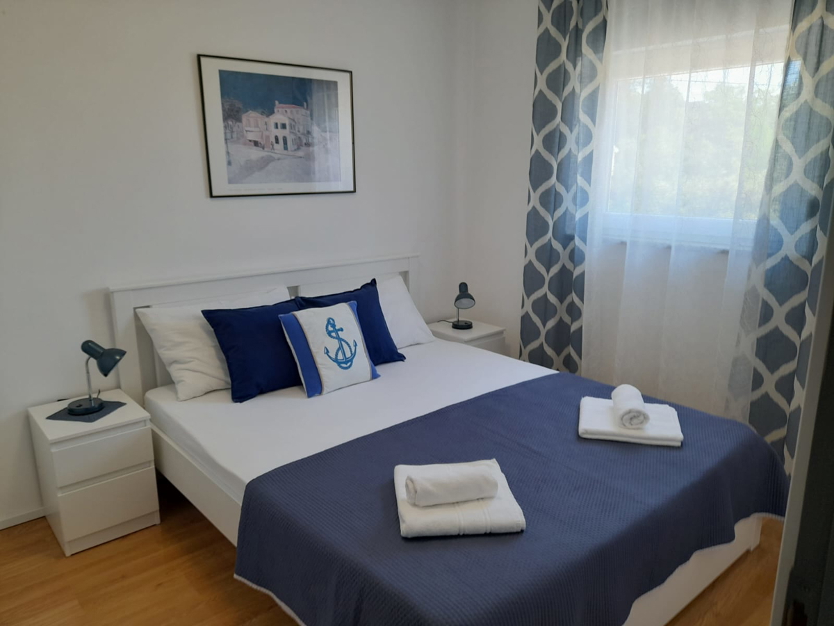 Sveti Petar na Moru, casa ristrutturata, 3 appartamenti (195 m2), 50 metri dal mare, vista!