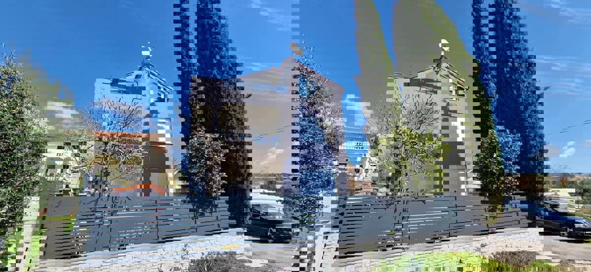 Sveti Petar na Moru, casa ristrutturata, 3 appartamenti (195 m2), 50 metri dal mare, vista!