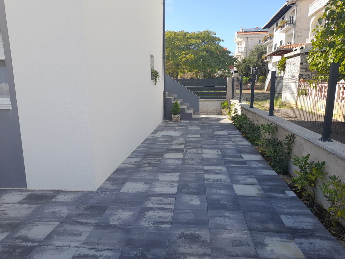 Sveti Petar na Moru, casa ristrutturata, 3 appartamenti (195 m2), 50 metri dal mare, vista!