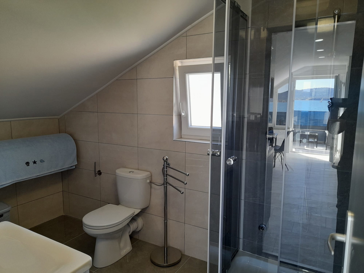 Sveti Petar na Moru, casa ristrutturata, 3 appartamenti (195 m2), 50 metri dal mare, vista!