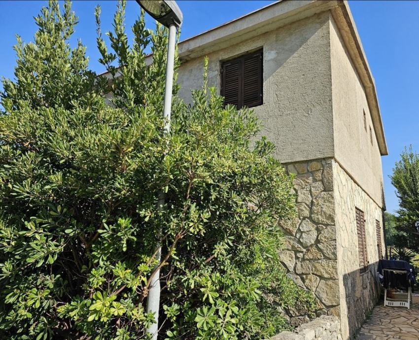 Vrsi Zukve, Casa (194m2) con garage, da ristrutturare + progetto pronto, a 30 metri dalla spiaggia