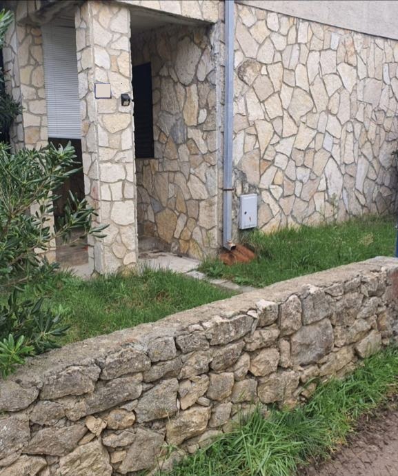 Vrsi Zukve, Casa (194m2) con garage, da ristrutturare + progetto pronto, a 30 metri dalla spiaggia