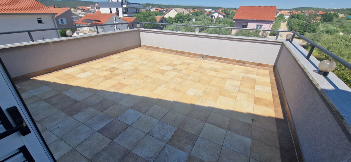 Sukošan, casa con appartamenti (915m2) con 11 appartamenti