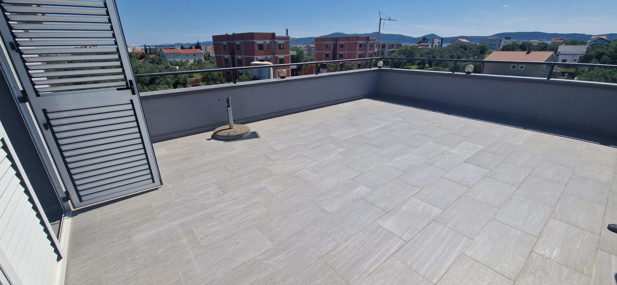 Sukošan, casa con appartamenti (915m2) con 11 appartamenti