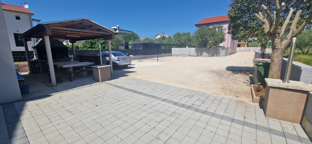 Sukošan, casa con appartamenti (915m2) con 11 appartamenti