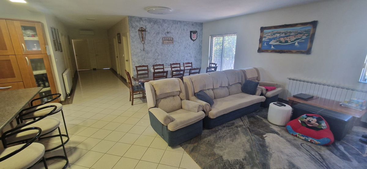 Sukošan, casa con appartamenti (915m2) con 11 appartamenti