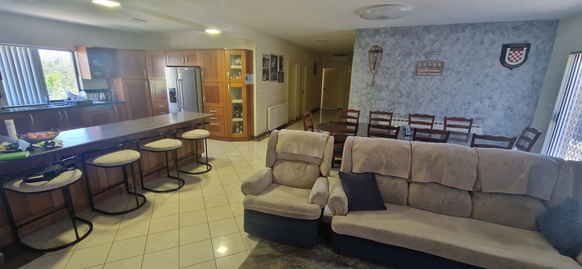 Sukošan, casa con appartamenti (915m2) con 11 appartamenti