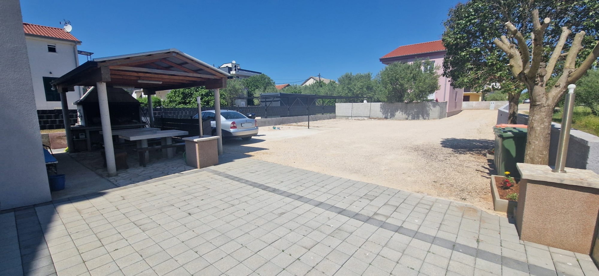 Sukošan, casa con appartamenti (915m2) con 11 appartamenti