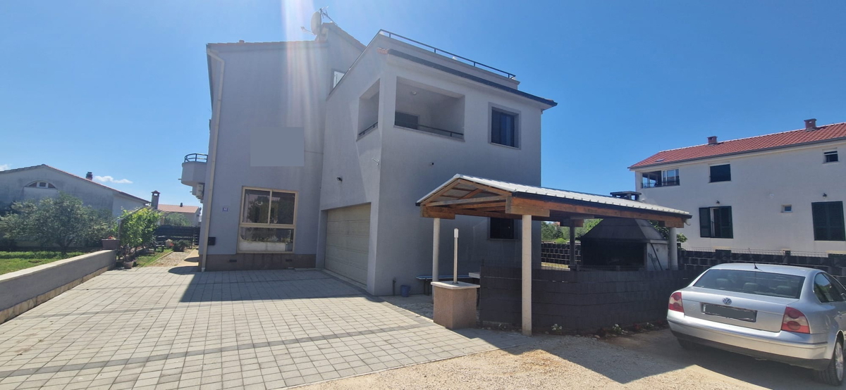 Sukošan, casa con appartamenti (915m2) con 11 appartamenti