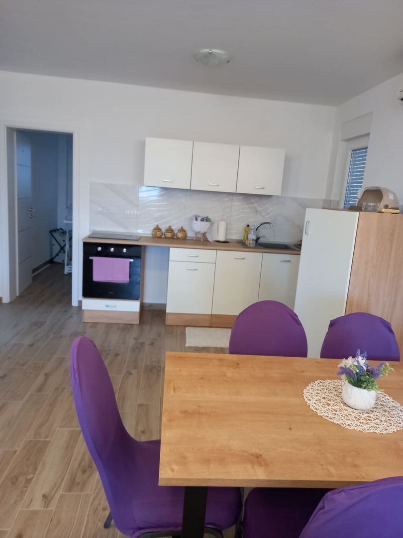 Vir, nuova casa con due appartamenti (188m2), 300 metri dalla spiaggia