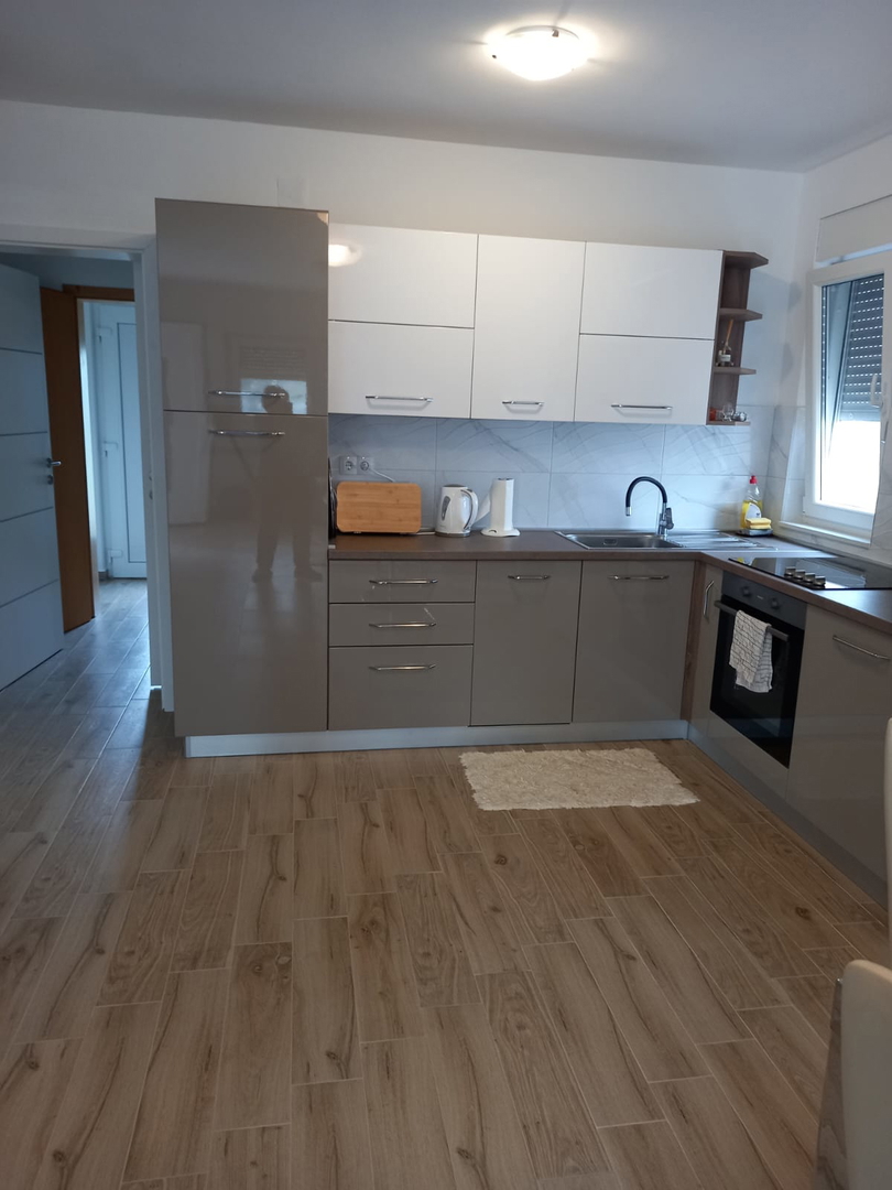 Vir, nuova casa con due appartamenti (188m2), 300 metri dalla spiaggia