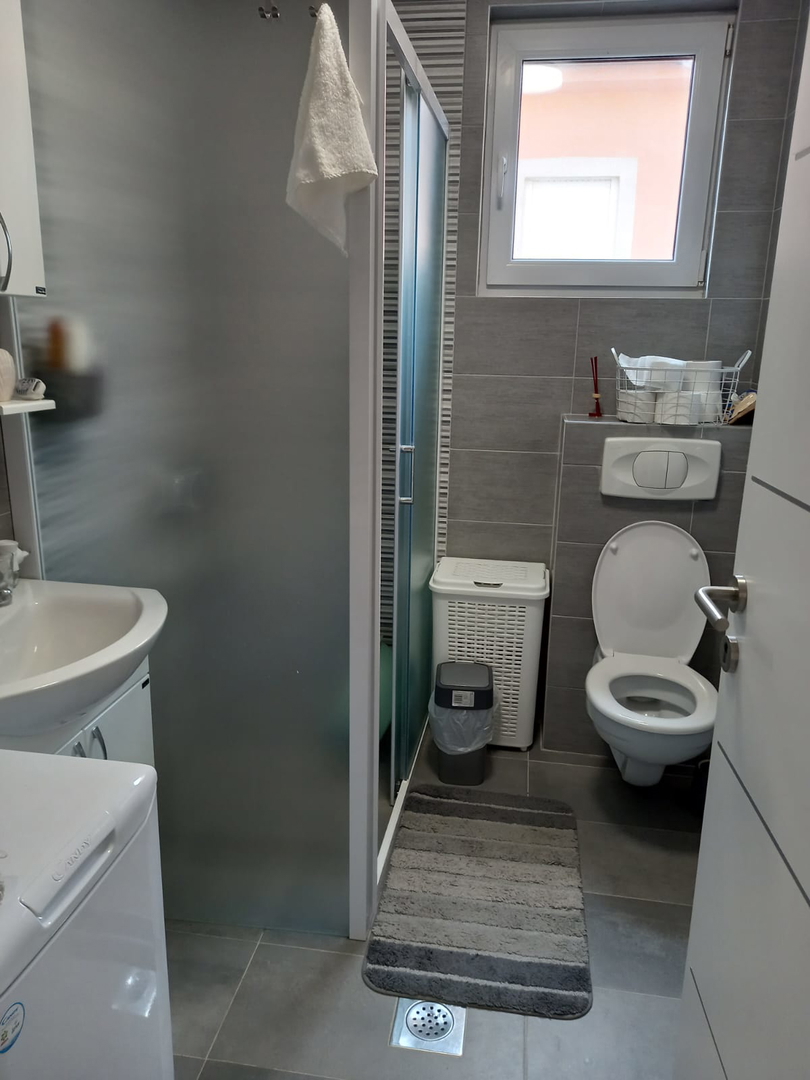 Vir, nuova casa con due appartamenti (188m2), 300 metri dalla spiaggia