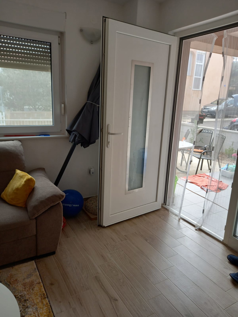 Vir, nuova casa con due appartamenti (188m2), 300 metri dalla spiaggia