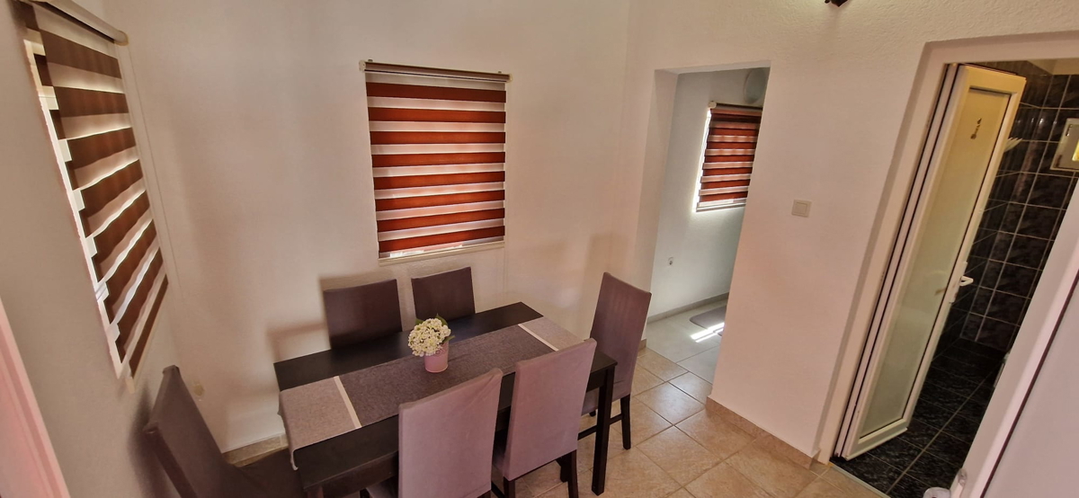 Vir, casa con 2 appartamenti (148 m2), a 150 metri dalla spiaggia