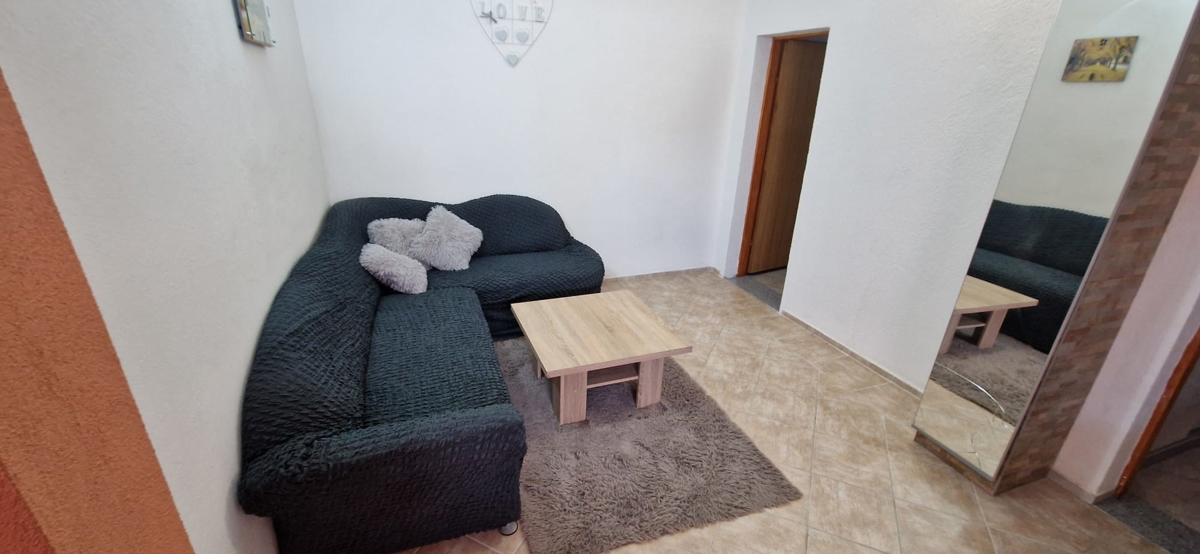 Vir, casa con 2 appartamenti (148 m2), a 150 metri dalla spiaggia