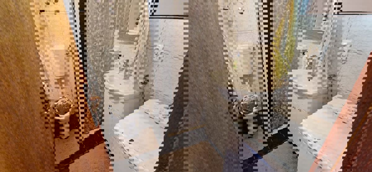 Vir, casa con 2 appartamenti (148 m2), a 150 metri dalla spiaggia