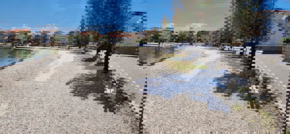 Vir, casa con 2 appartamenti (148 m2), a 150 metri dalla spiaggia