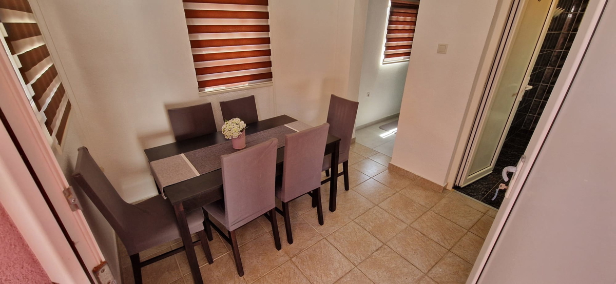 Vir, casa con 2 appartamenti (148 m2), a 150 metri dalla spiaggia