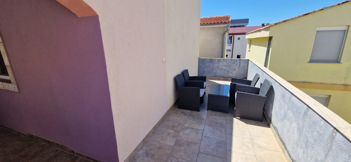 Vir, casa con 2 appartamenti (148 m2), a 150 metri dalla spiaggia