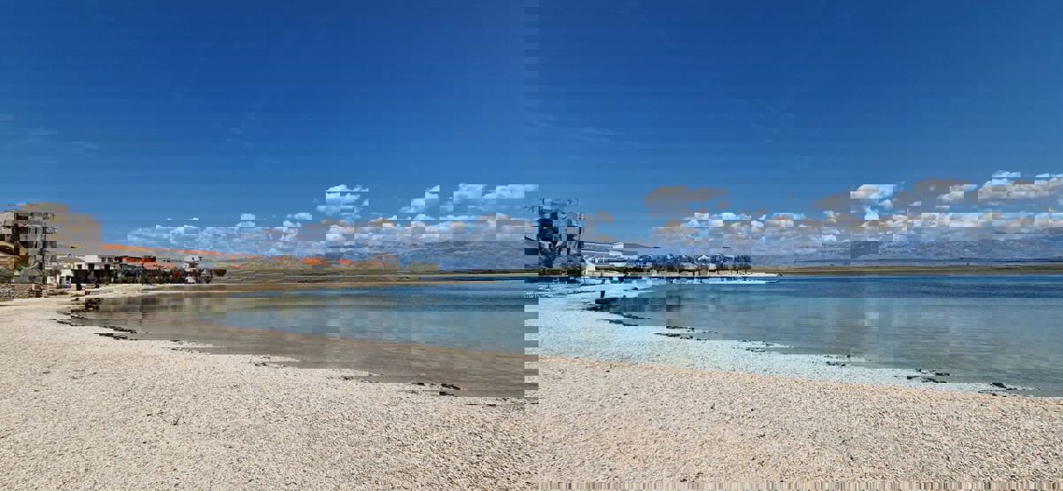 Vir, casa con 2 appartamenti (148 m2), a 150 metri dalla spiaggia