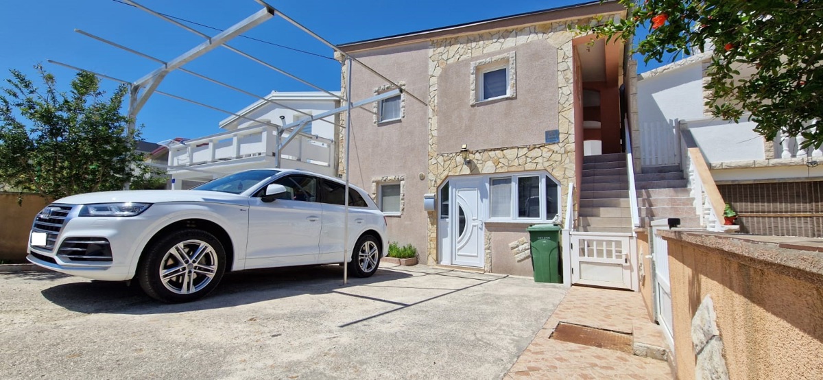 Vir, casa con 2 appartamenti (148 m2), a 150 metri dalla spiaggia
