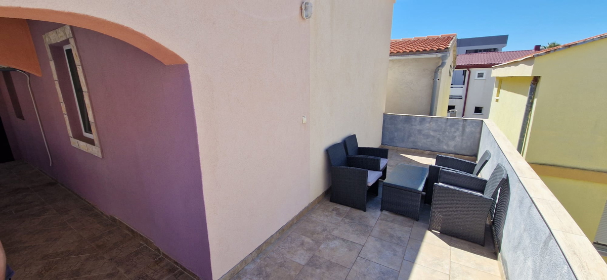 Vir, casa con 2 appartamenti (148 m2), a 150 metri dalla spiaggia