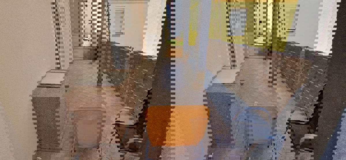 Vir, casa con 2 appartamenti (148 m2), a 150 metri dalla spiaggia