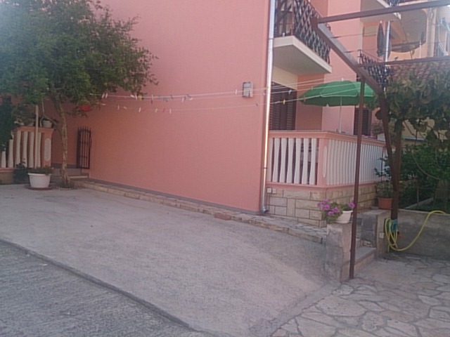 Sveti Filip i Jakov, ottima casa con 7 appartamenti (291 m2) e splendida vista sul mare