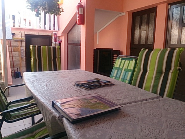 Sveti Filip i Jakov, ottima casa con 7 appartamenti (291 m2) e splendida vista sul mare