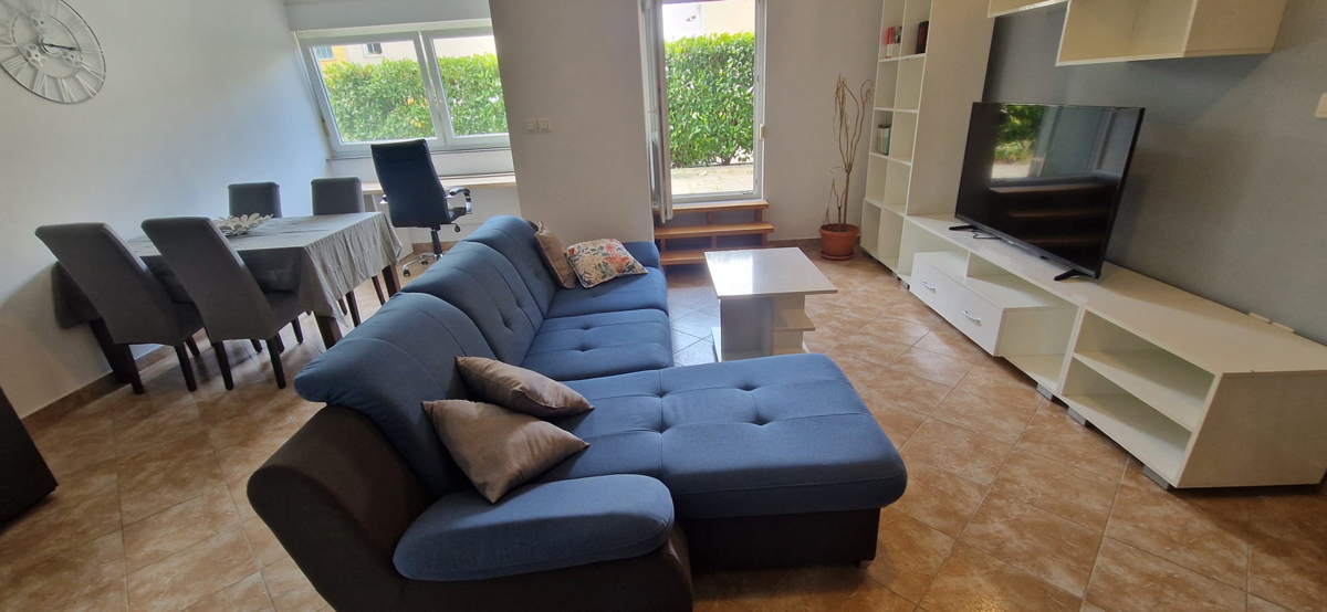 Zara, Diklovac, appartamento soleggiato con terrazza giardino (77,50 m2)