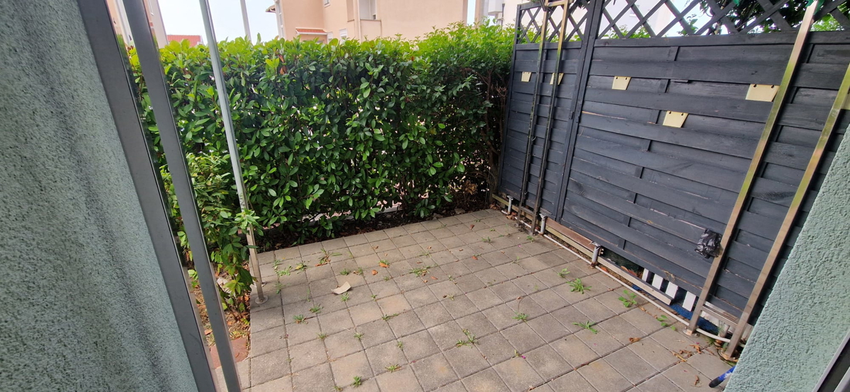Zara, Diklovac, appartamento soleggiato con terrazza giardino (77,50 m2)