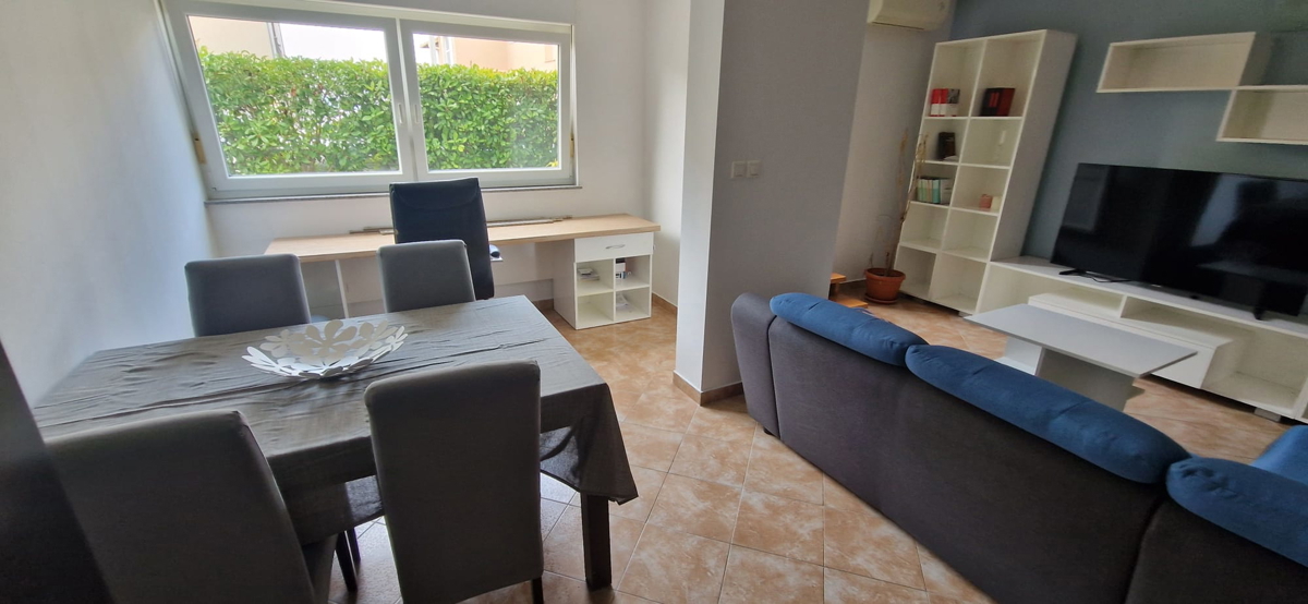 Zara, Diklovac, appartamento soleggiato con terrazza giardino (77,50 m2)