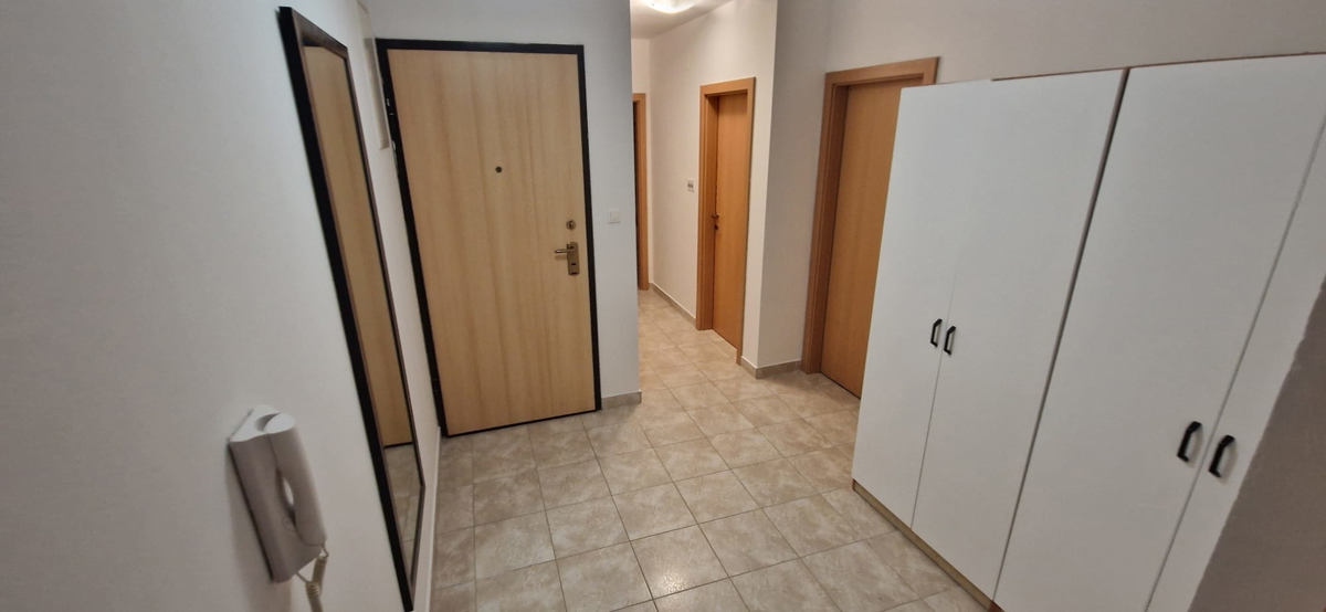 Zara, Diklovac, appartamento soleggiato con terrazza giardino (77,50 m2)
