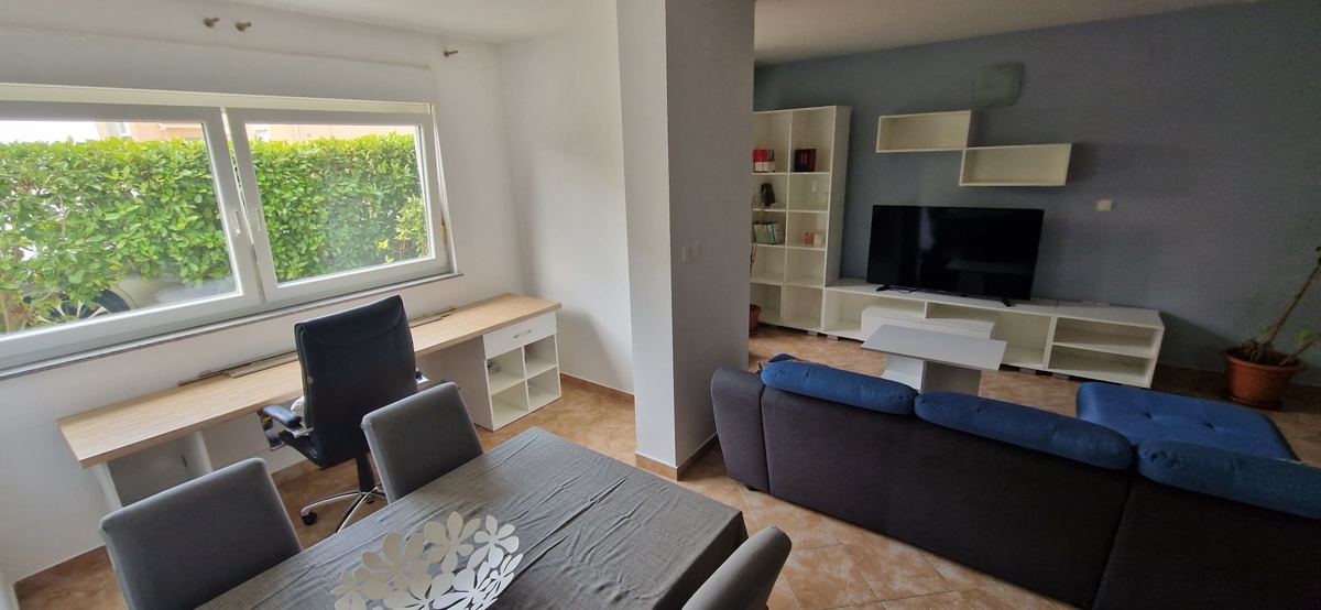 Zara, Diklovac, appartamento soleggiato con terrazza giardino (77,50 m2)