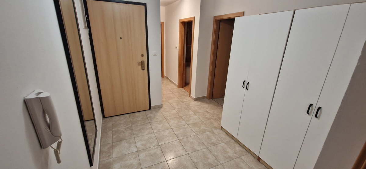 Zara, Diklovac, appartamento soleggiato con terrazza giardino (77,50 m2)