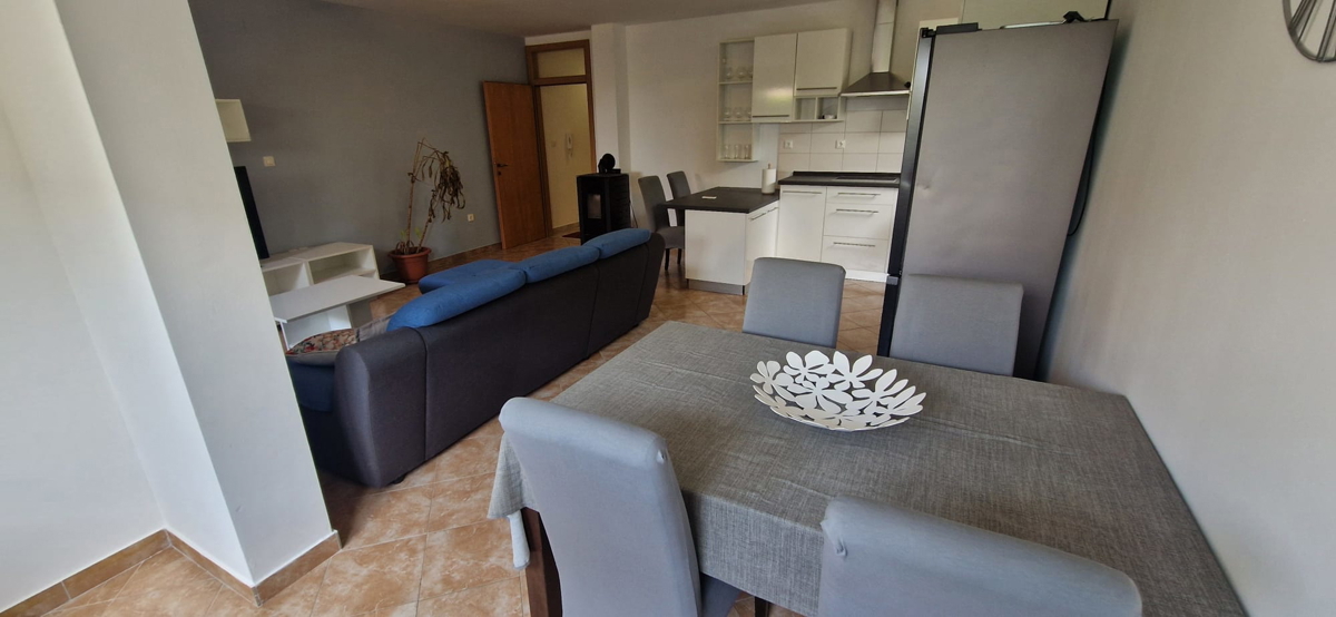 Zara, Diklovac, appartamento soleggiato con terrazza giardino (77,50 m2)