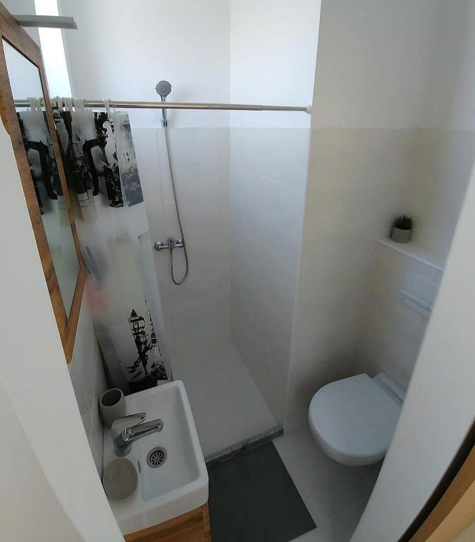 Privlaka, bella casa con tre appartamenti (123 m2), a 200 metri dal mare