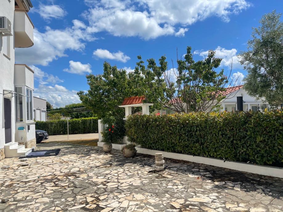 Petrčane, appartamento su due livelli (119,94 m²) con splendido giardino