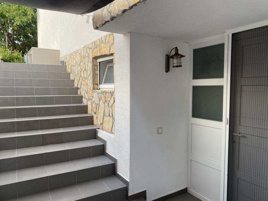 Petrčane, appartamento su due livelli (119,94 m²) con splendido giardino