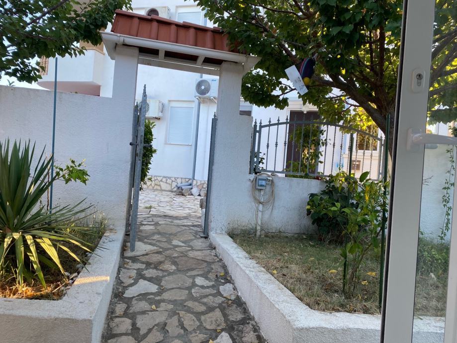 Petrčane, appartamento su due livelli (119,94 m²) con splendido giardino